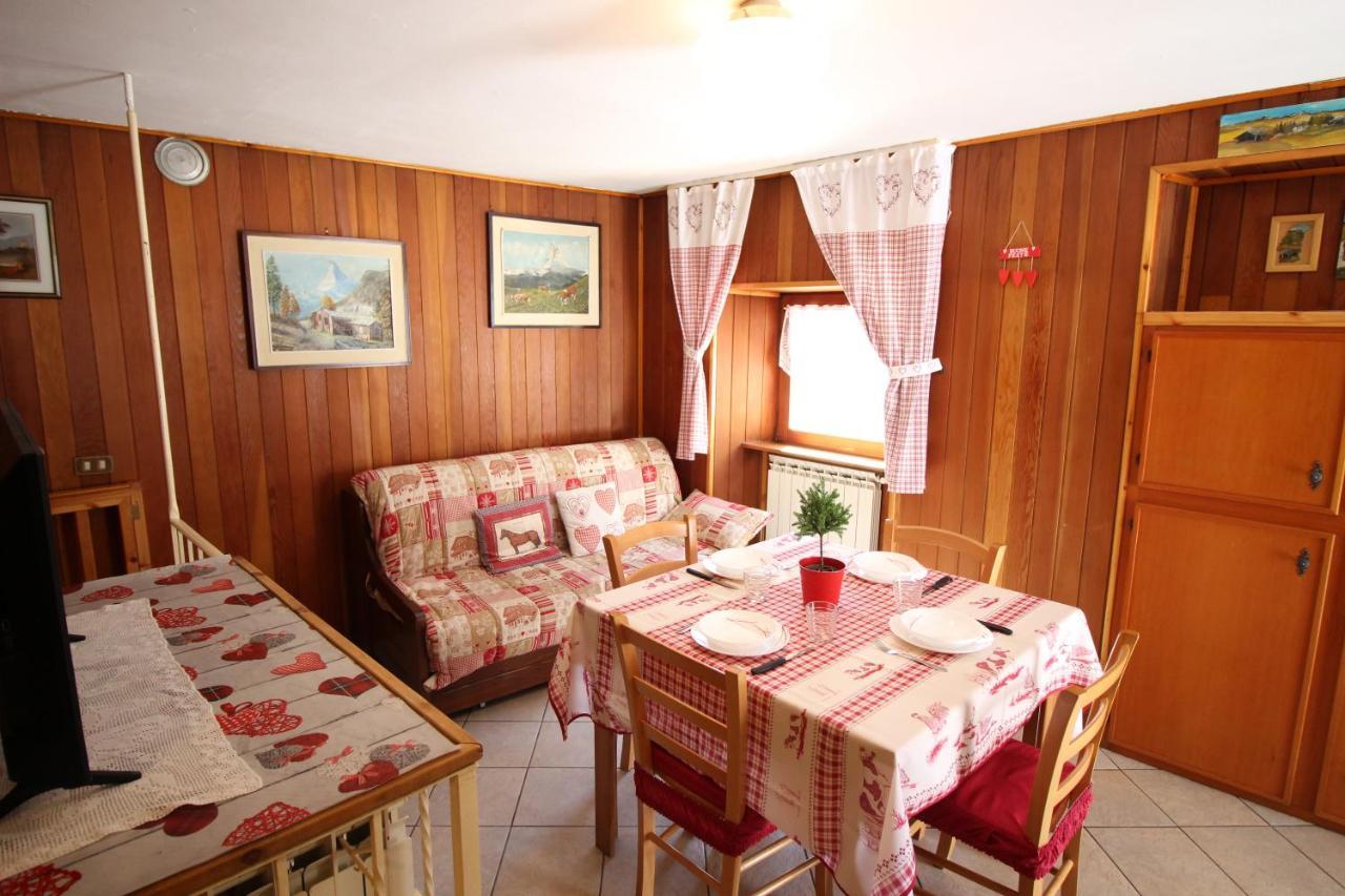 Lo Stambecco Holiday Apartment - Affitti Brevi Italia Brusson Exteriör bild