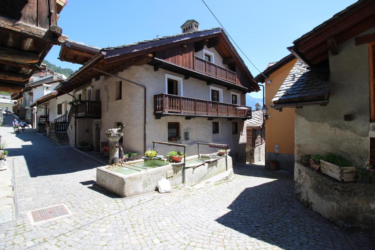 Lo Stambecco Holiday Apartment - Affitti Brevi Italia Brusson Exteriör bild
