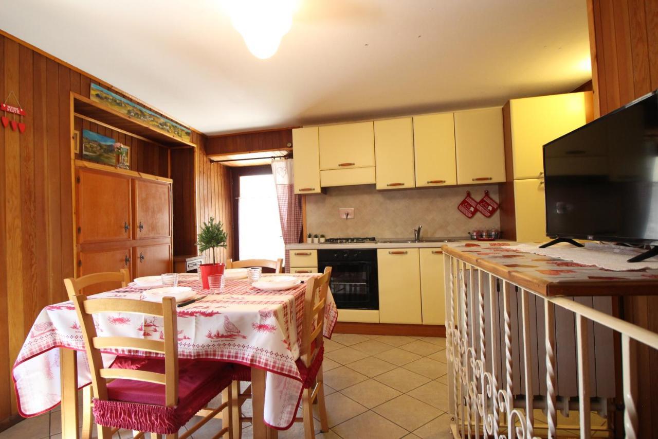 Lo Stambecco Holiday Apartment - Affitti Brevi Italia Brusson Exteriör bild