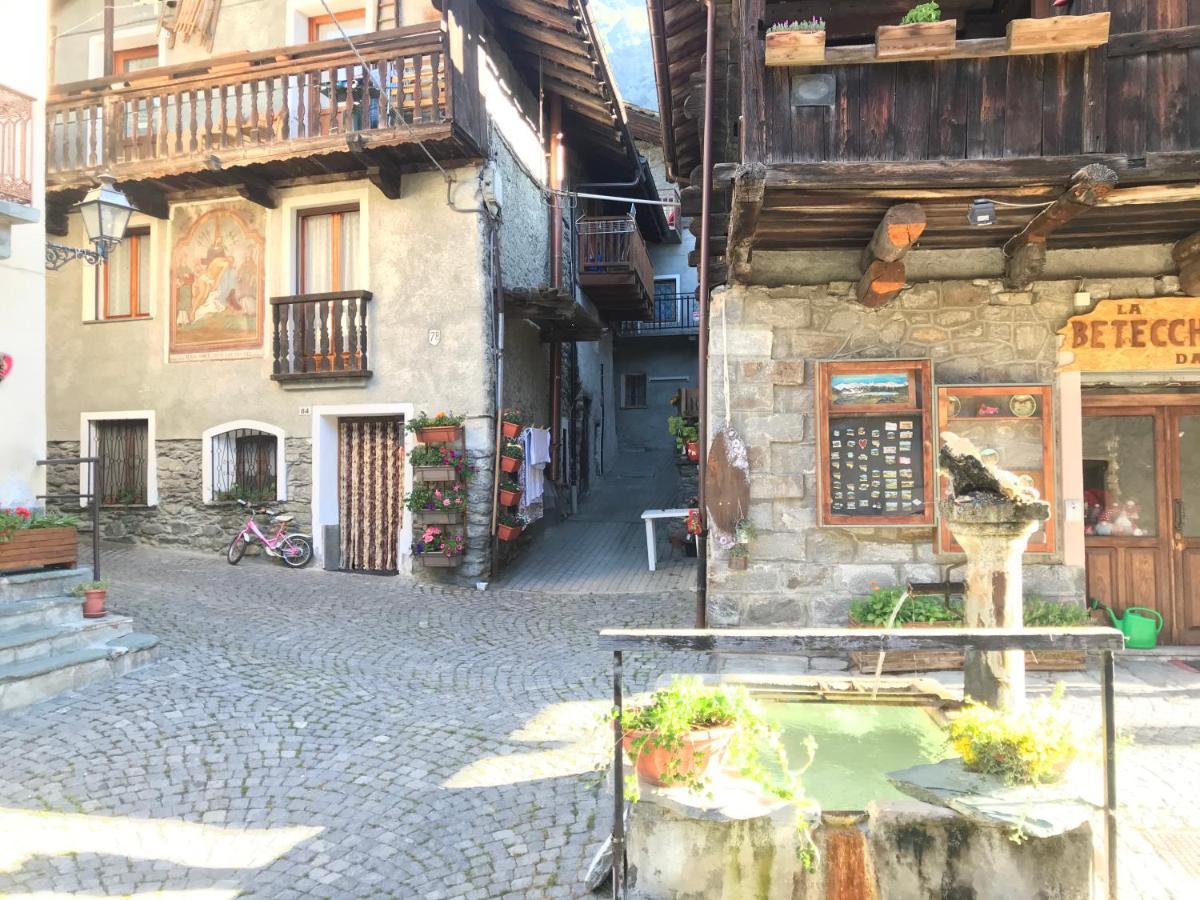 Lo Stambecco Holiday Apartment - Affitti Brevi Italia Brusson Exteriör bild