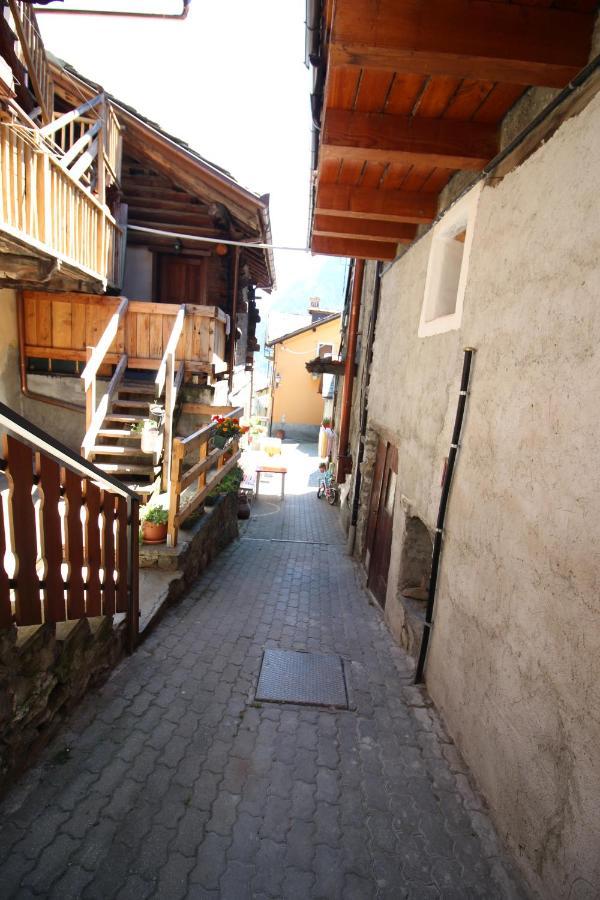 Lo Stambecco Holiday Apartment - Affitti Brevi Italia Brusson Exteriör bild